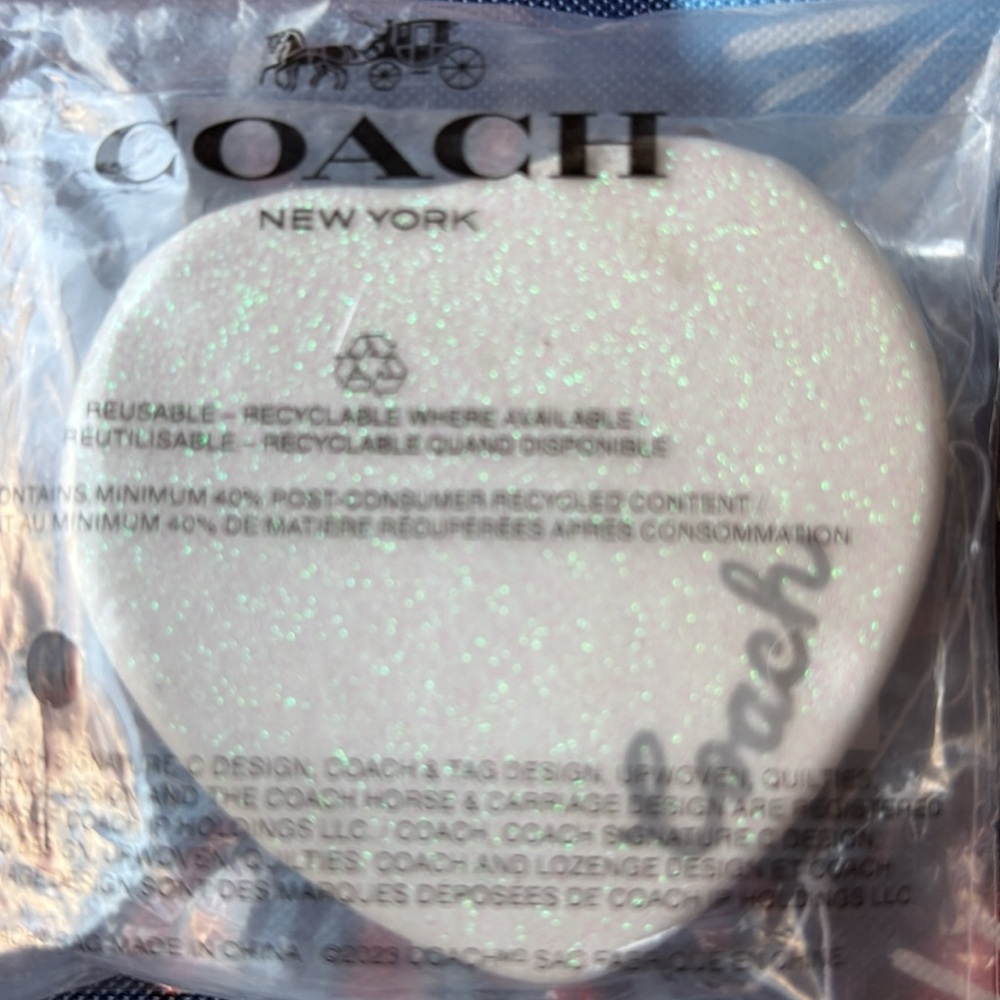 🪞🤍🪞Coach Glittery White Heart Compact Mirror 🪞🤍🪞 NWT 🪞🤍🪞 - Picture 7 of 16